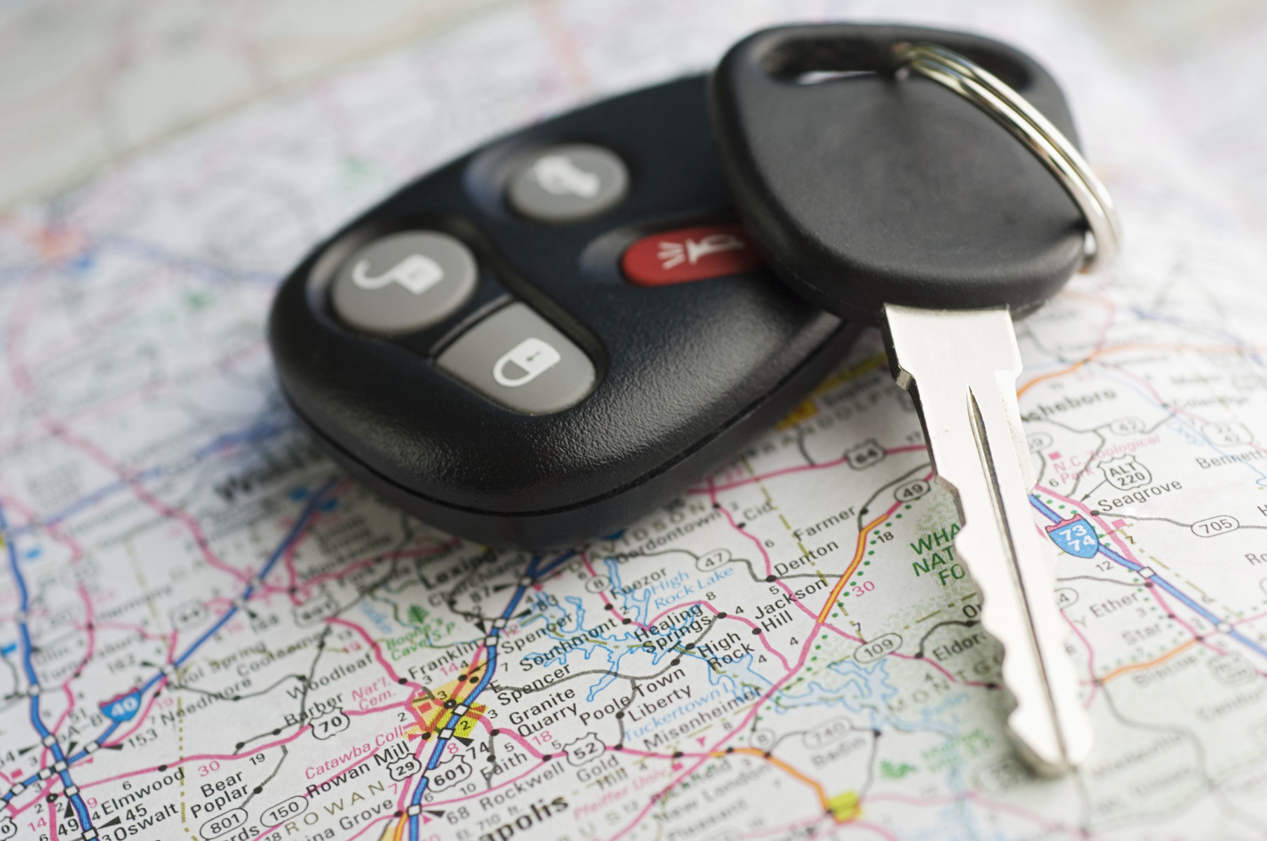 Réussir un voyage en voiture : les essentiels à connaître