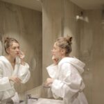 Pourquoi intégrer une routine de soin dans son rituel de relaxation du soir ?