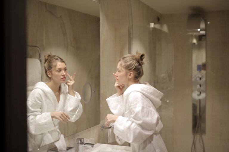 Pourquoi intégrer une routine de soin dans son rituel de relaxation du soir ?